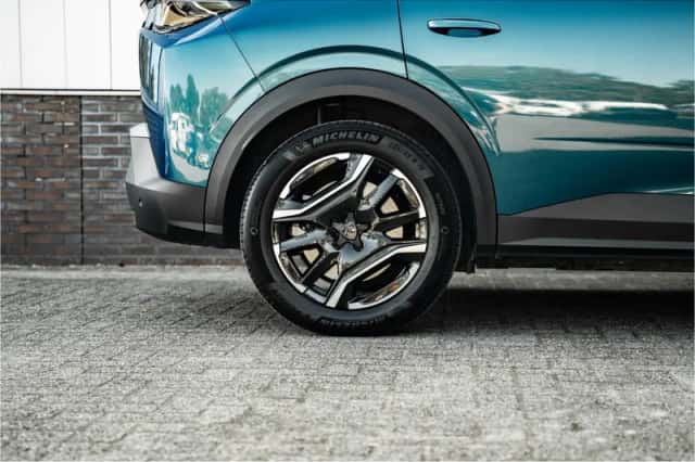 Peugeot e-3008 (2024) thumbnail 4