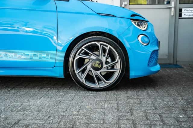 Abarth 500 C (2023) thumbnail 4