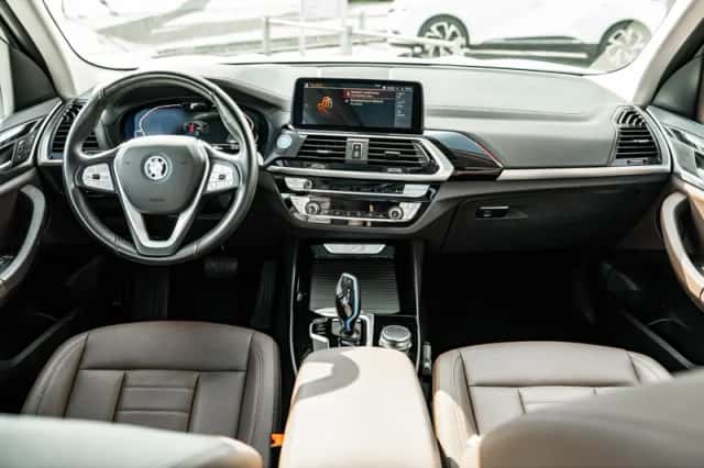 BMW iX3 (2021) thumbnail 2