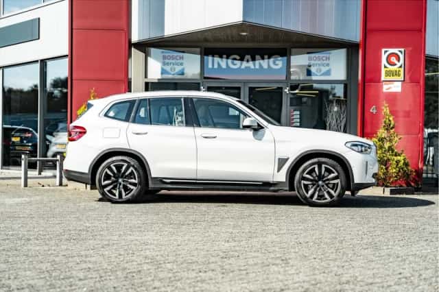 BMW iX3 (2021) thumbnail 6