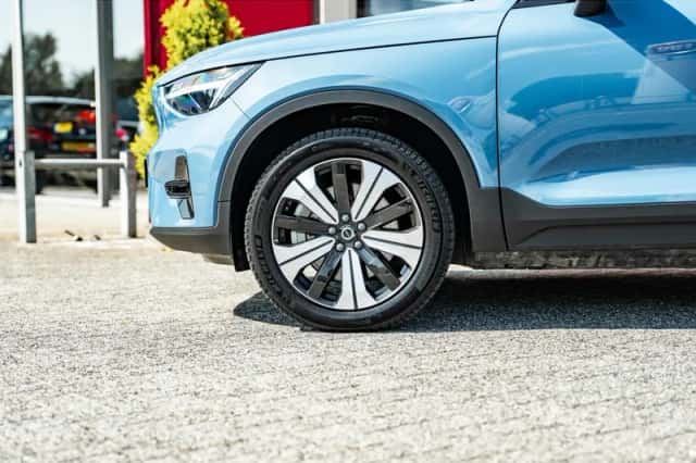 Volvo C40 (2023) thumbnail 4