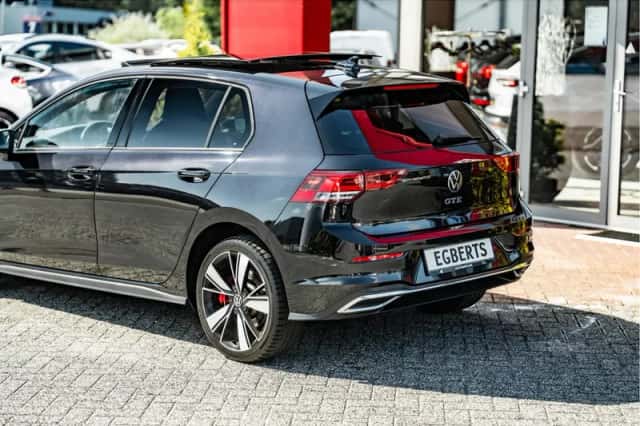 Volkswagen Golf (2022) thumbnail 3