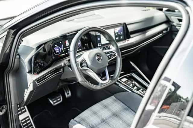 Volkswagen Golf (2022) thumbnail 5