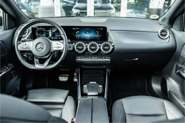 Mercedes-Benz EQA (2021) thumbnail 2