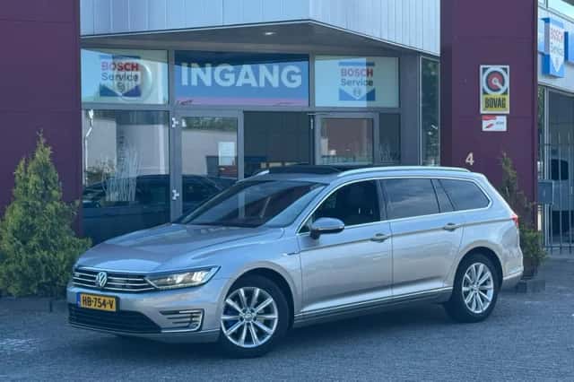 Volkswagen Passat (2015) thumbnail 1