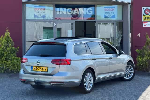 Volkswagen Passat (2015) thumbnail 3
