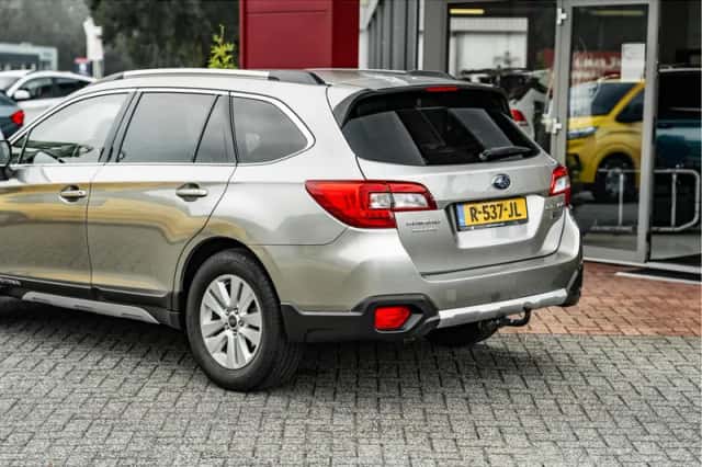 Subaru Outback (2015) thumbnail 3