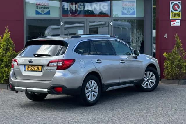 Subaru Outback (2015) thumbnail 3