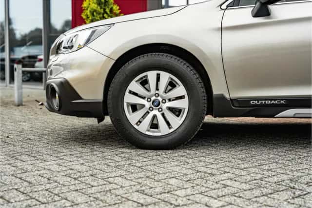 Subaru Outback (2015) thumbnail 4