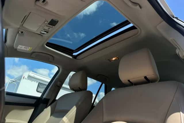 Subaru Outback (2015) thumbnail 5