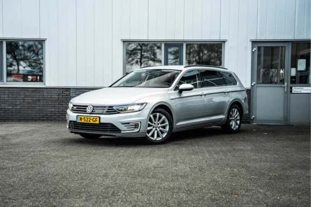 Volkswagen Passat (2017) thumbnail 1