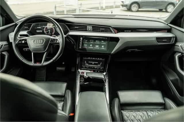 Audi e-tron (2021) thumbnail 2