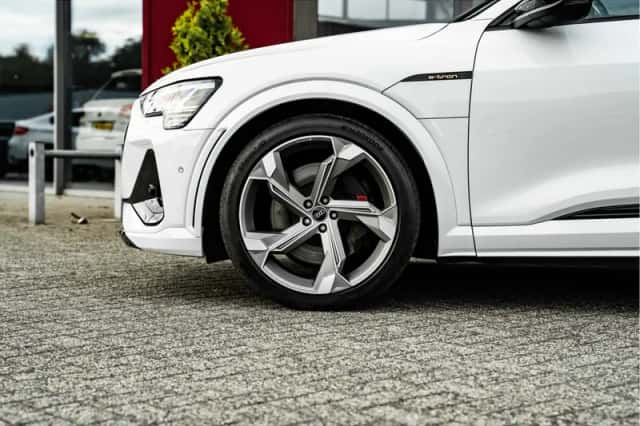 Audi e-tron (2021) thumbnail 4