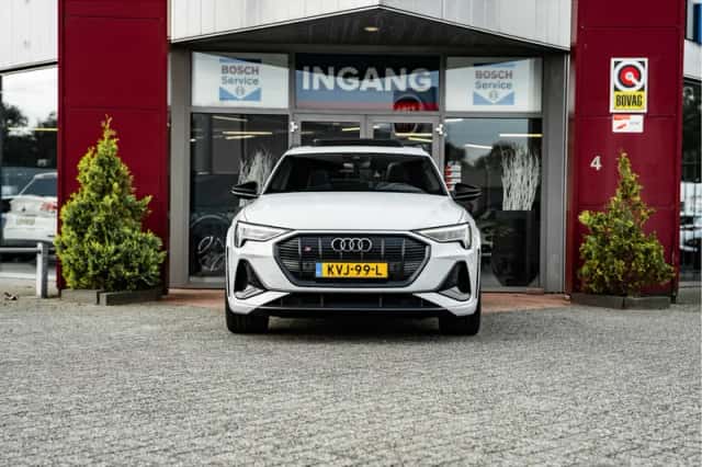 Audi e-tron (2021) thumbnail 6