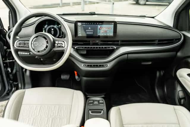 Fiat 500C (2021) thumbnail 2