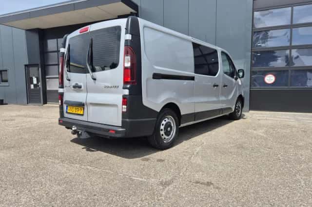 Renault Trafic (2016) thumbnail 3