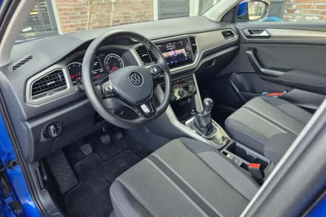 Volkswagen T-Roc (2021) thumbnail 4
