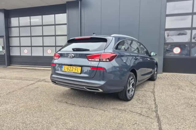 Hyundai i30 (2021) thumbnail 3