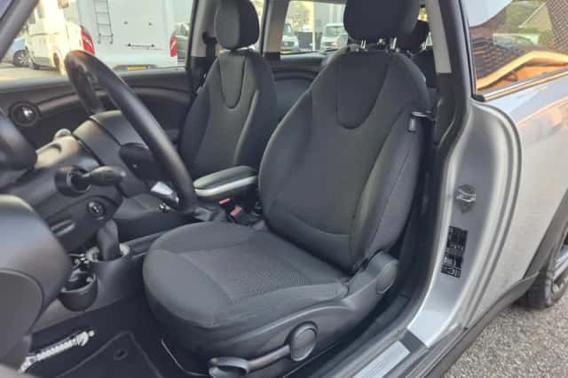 MINI Clubman (2010) thumbnail 4