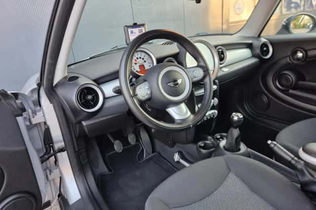 MINI Clubman (2010) thumbnail 5