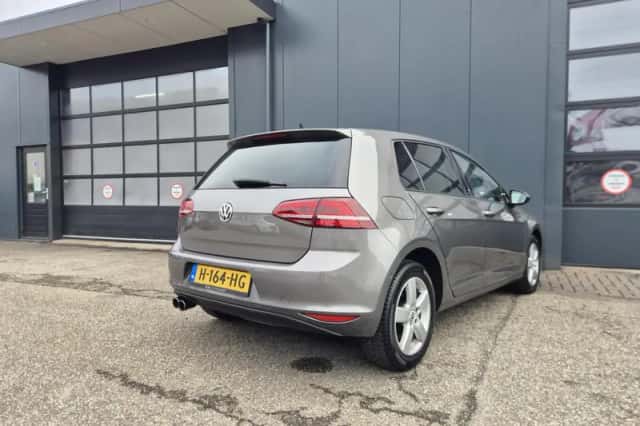 Volkswagen Golf (2013) thumbnail 3