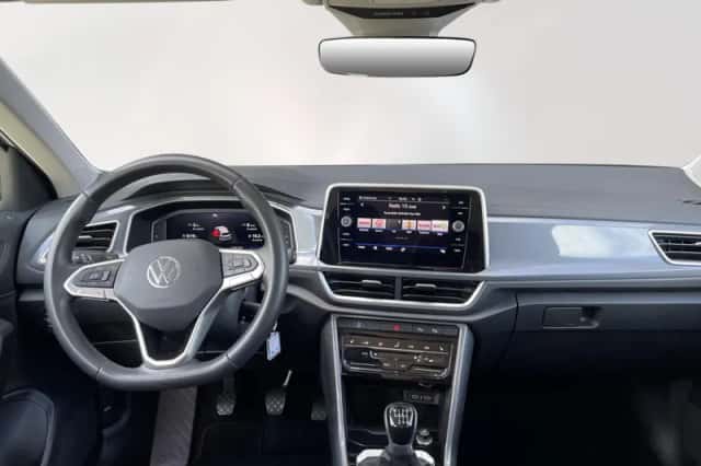 Volkswagen T-Roc (2022) thumbnail 3