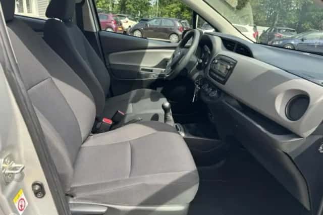 Toyota Yaris (2015) thumbnail 4