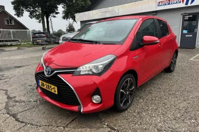 Toyota Yaris (2015) thumbnail 1