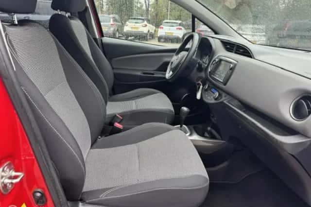 Toyota Yaris (2015) thumbnail 4