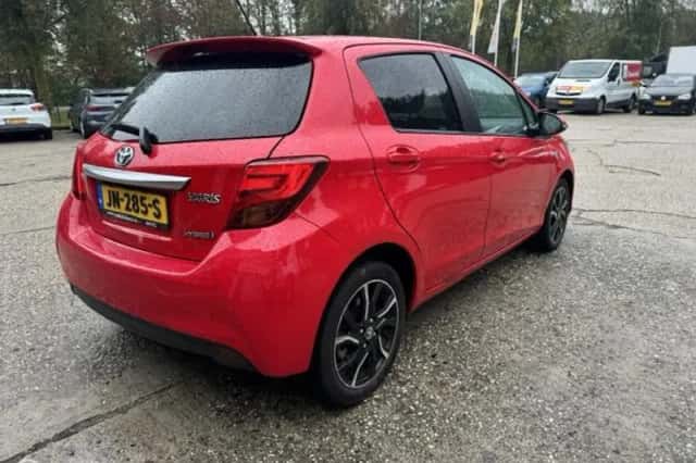 Toyota Yaris (2015) thumbnail 5