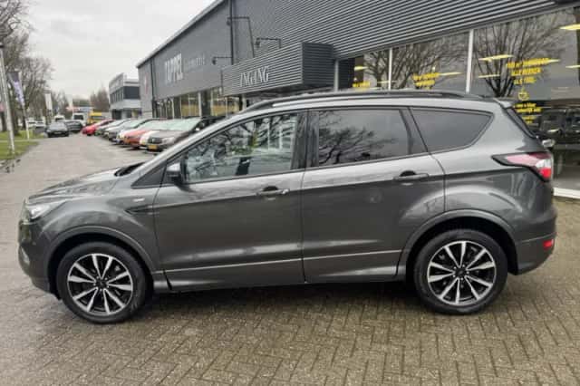 Ford Kuga (2017) thumbnail 2