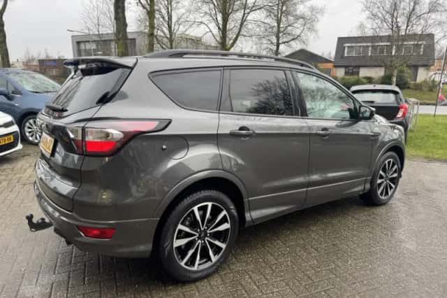 Ford Kuga (2017) thumbnail 5