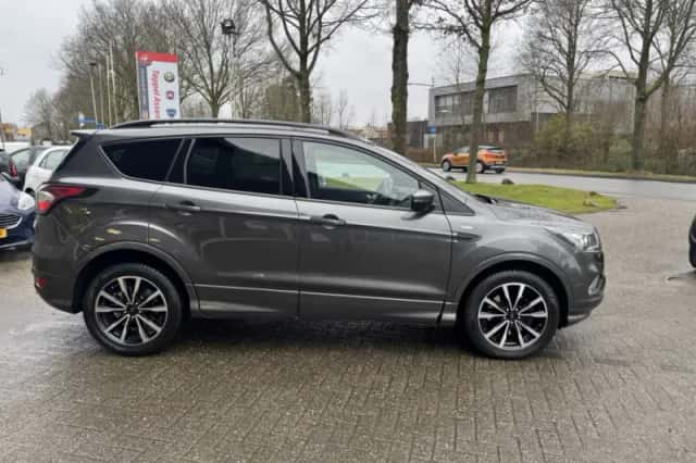 Ford Kuga (2017) thumbnail 6