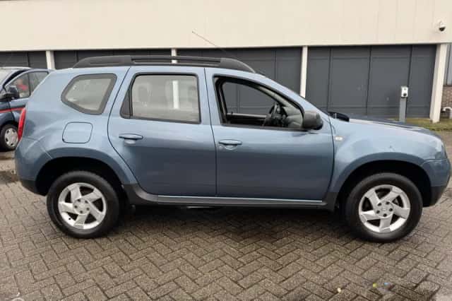 Dacia Duster (2010) thumbnail 4
