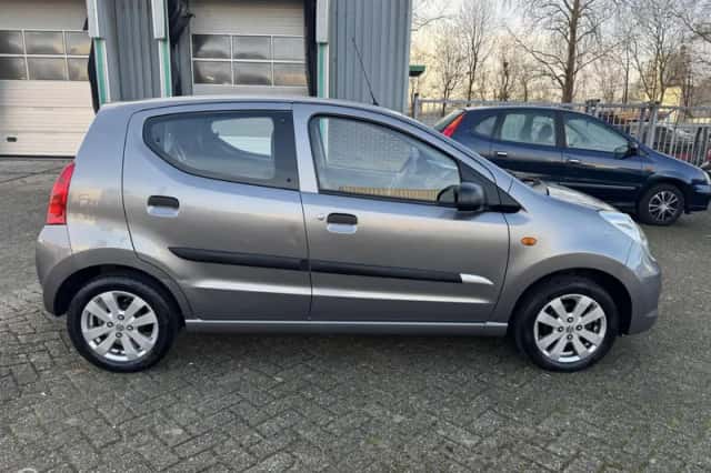 Suzuki Alto (2015) thumbnail 4