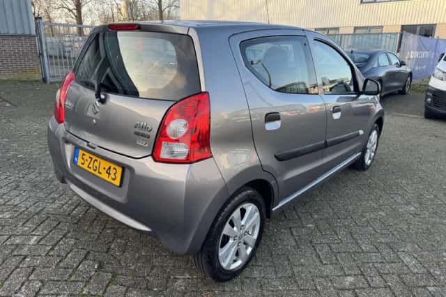 Suzuki Alto (2015) thumbnail 5