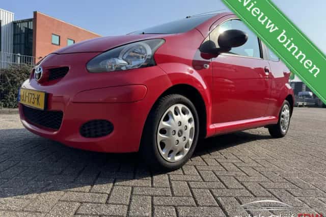 Toyota Aygo (2011) thumbnail 1