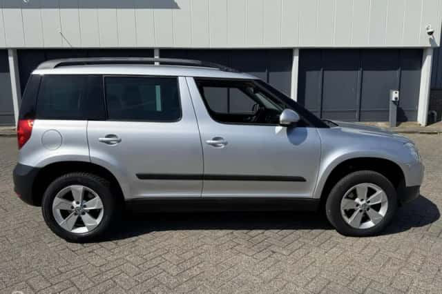 Škoda Yeti (2010) thumbnail 4