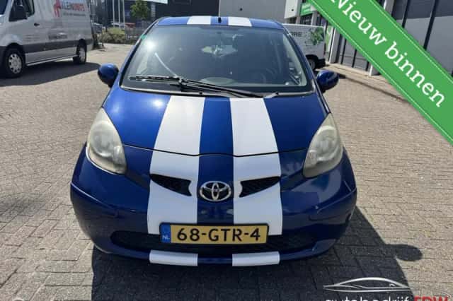 Toyota Aygo (2008) thumbnail 2