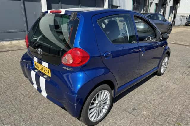 Toyota Aygo (2008) thumbnail 5