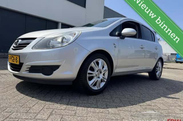 Opel Corsa (2011) thumbnail 1