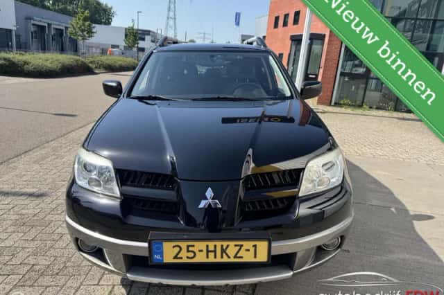 Mitsubishi Outlander (2009) thumbnail 2