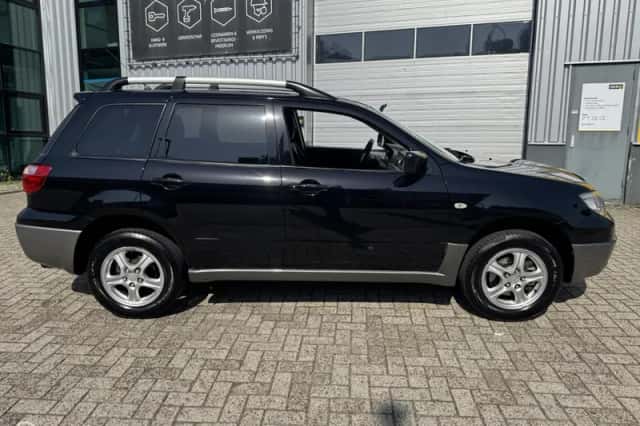 Mitsubishi Outlander (2009) thumbnail 4