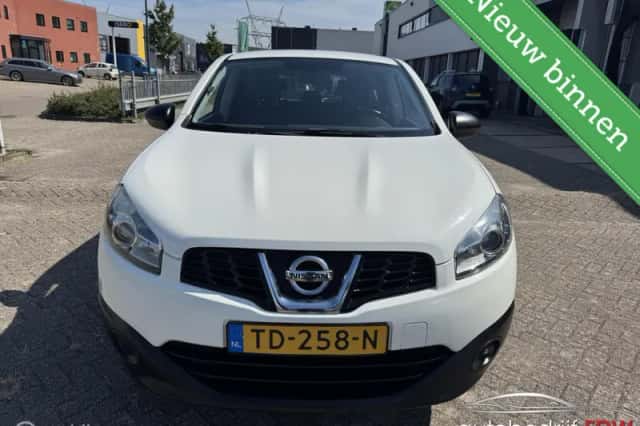 Nissan Qashqai (2012) thumbnail 2