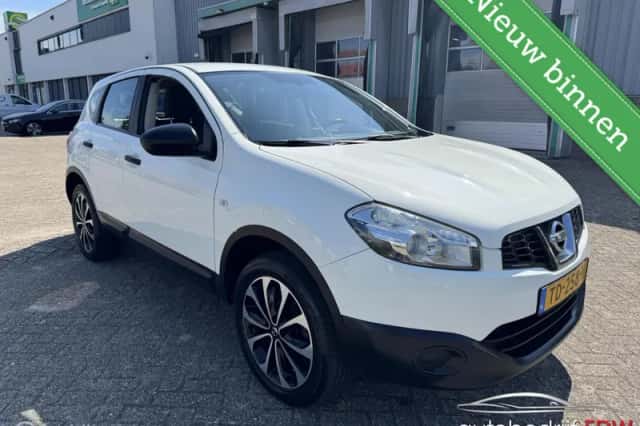 Nissan Qashqai (2012) thumbnail 3