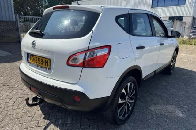 Nissan Qashqai (2012) thumbnail 5