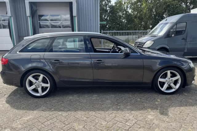 Audi A4 (2009) thumbnail 4