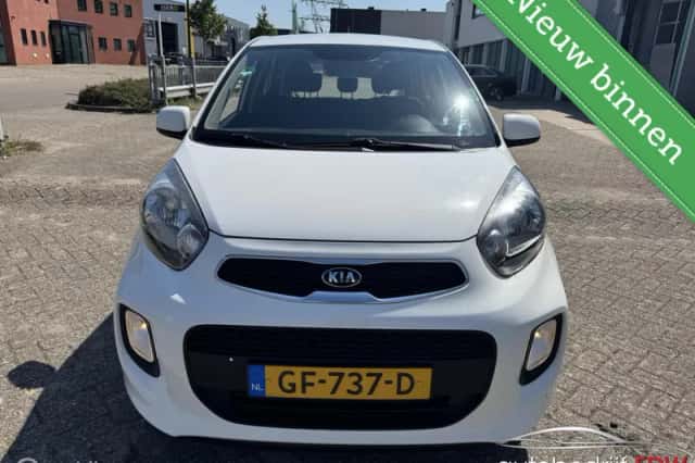 Kia Picanto (2015) thumbnail 2