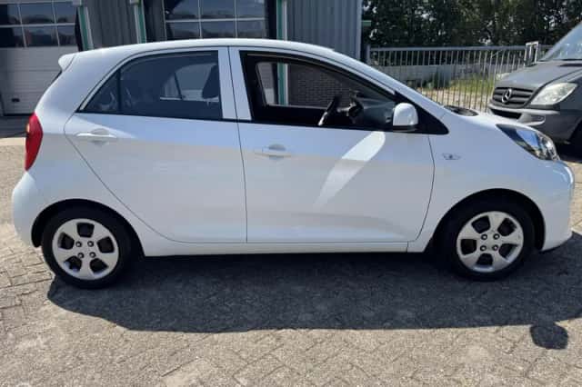 Kia Picanto (2015) thumbnail 4
