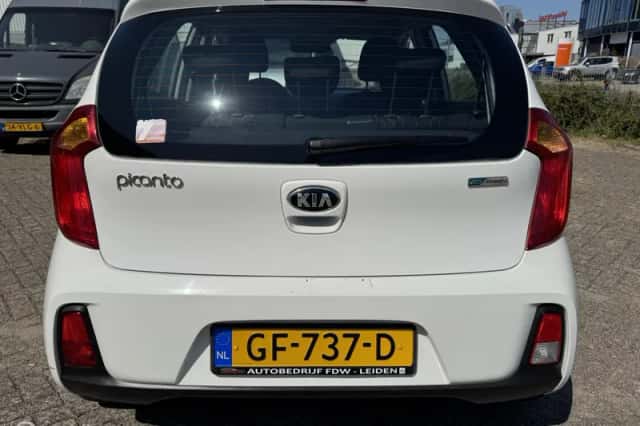 Kia Picanto (2015) thumbnail 6